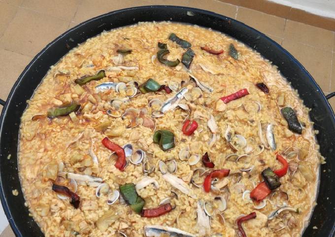 Paella mar y tierra Receta de Maos El Hombre- Cookpad