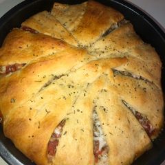 A picture of Crescent roll Pizza ring.