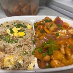 A picture of Sweet & sour chicken.