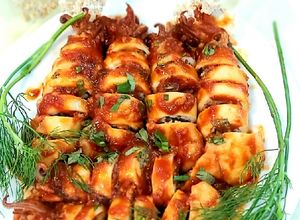 Hình của món Mực nhồi thịt sốt tương ớt, tương cà.