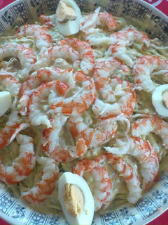 Una foto de Pastel de patata con merluza y gambas