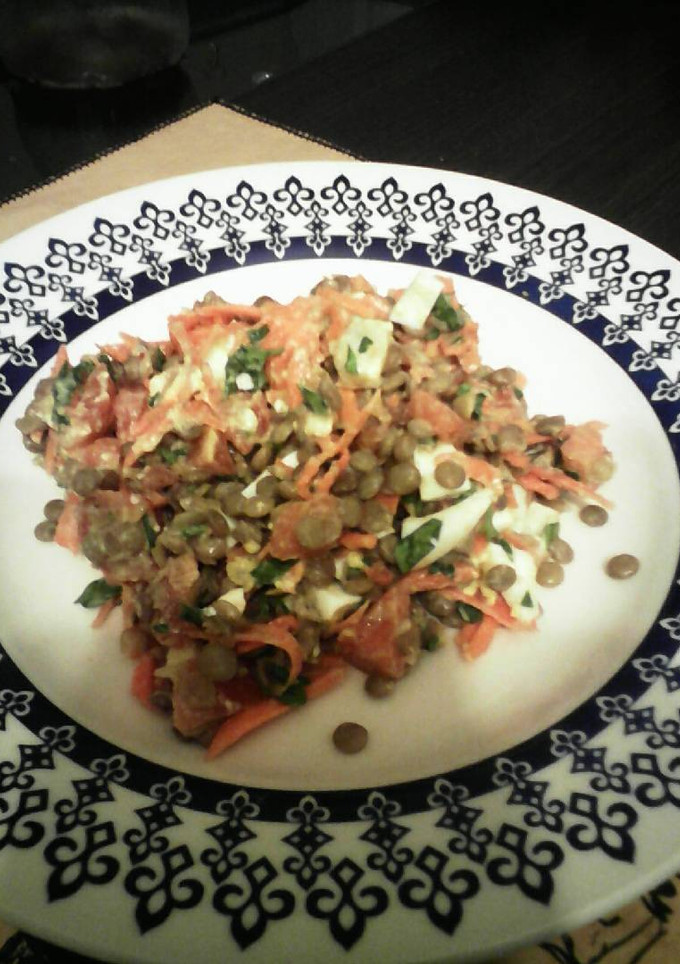 Una foto de Ensalada de lentejas con aderezo de huevo