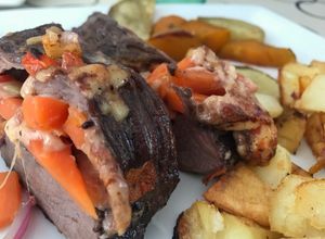 Una foto de Colita de cuadril al horno rellena