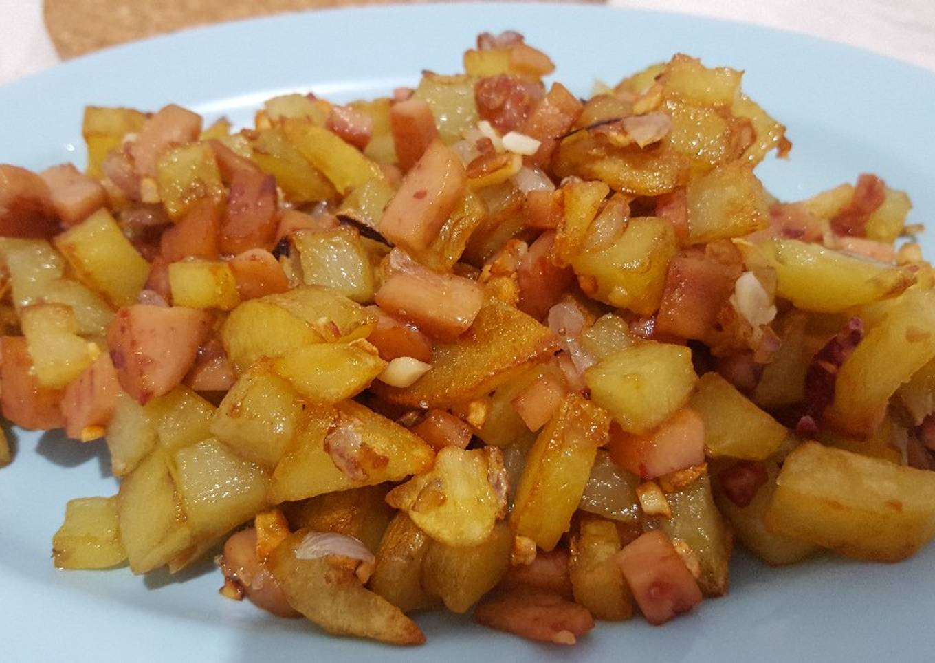 Kentang Kornet Babi