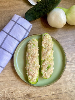 Una foto de Pepinos rellenos de atún
