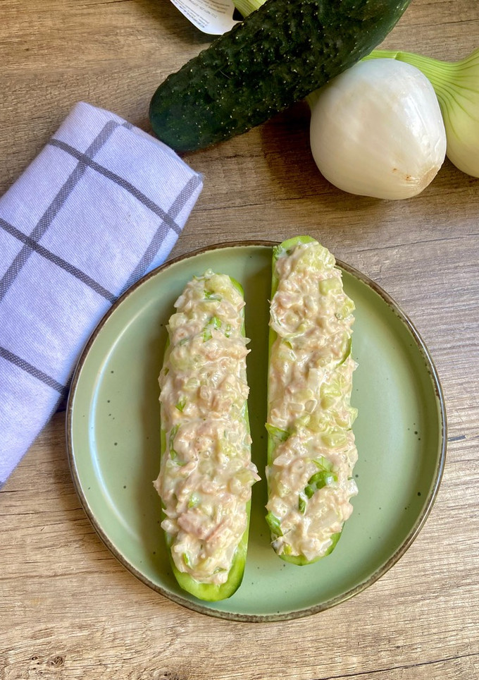 Una foto de Pepinos rellenos de atún