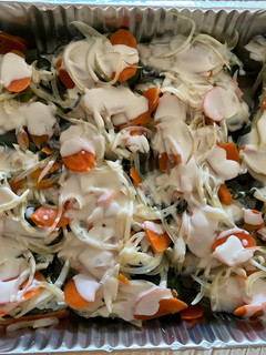 Una foto de Chiles rellenos de pollo en frío con escabeche artesanal