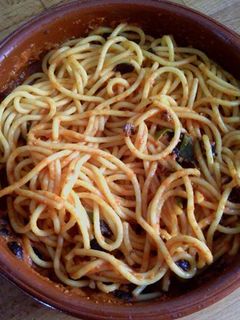 Una foto de Spaguettis con salsa de anchoas