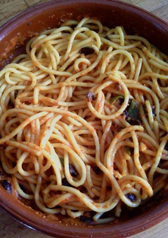 Una foto de Spaguettis con salsa de anchoas