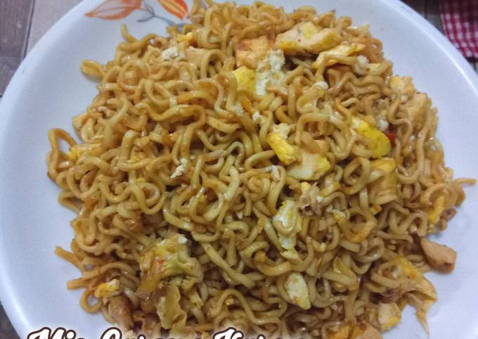 Cara Membuat Mie Goreng Dengan Bahan Seadanya / Resep ...