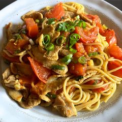 A picture of Curry Flavoured Pork & Tomato Spaghetti.