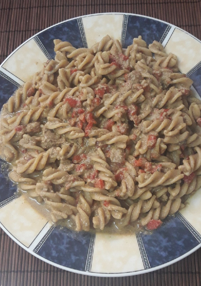 Una foto de Espirales integrales con paté y pimientos
