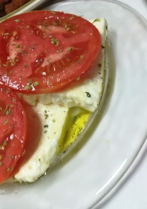 A picture of Fried Feta with Tomato.