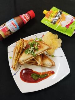 આલુ મટર સેન્ડવીચ (Aalu Matar Sandwich Recipe In Gujarati) રેસીપી મુખ્ય ફોટો