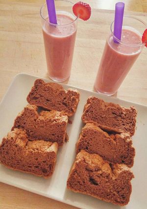 Una foto de Bizcocho y batido fitness