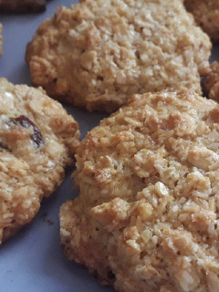Una foto de Galletitas de granola y coco 😋💕