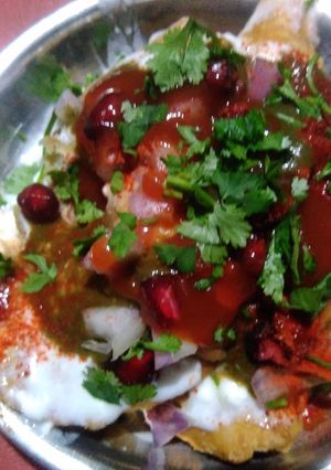 A picture of Samosa chat.