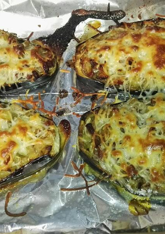 Una foto de Berenjena rellena de verduras y beicon