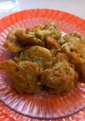 ফুলকপির বড়া (Cauliflower fry recipe in bengali) রেসিপির প্রধান ছবি