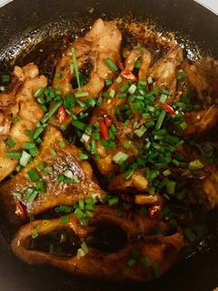 Hình của món Cá điêu hồng kho tiêu.