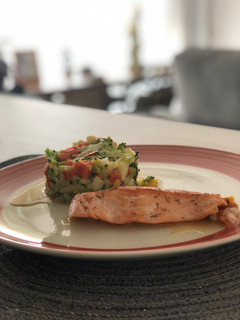 Una foto de Ensalada de brócoli, pimiento y manzana