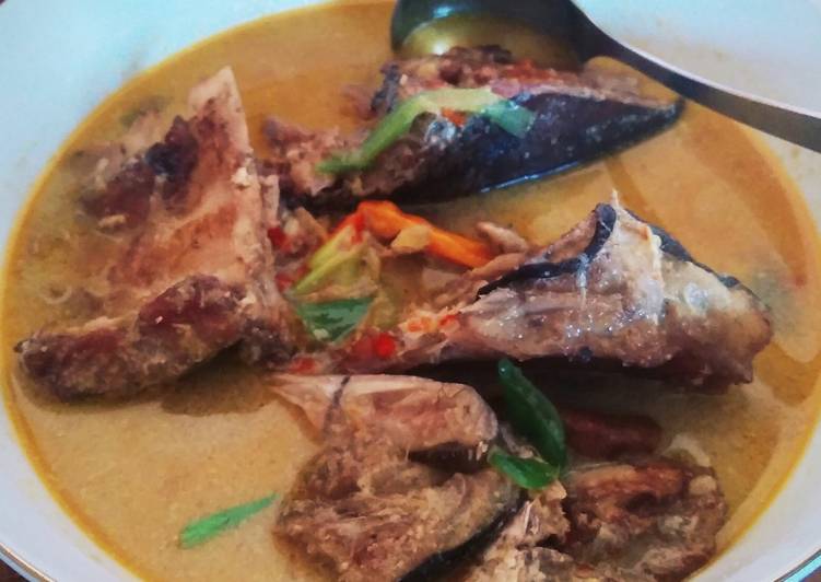 Cara Gampang Membuat Sup kepala ikan asap  khas Makassar yang Bikin Ngiler
