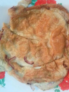A picture of Fried eggs with onions.