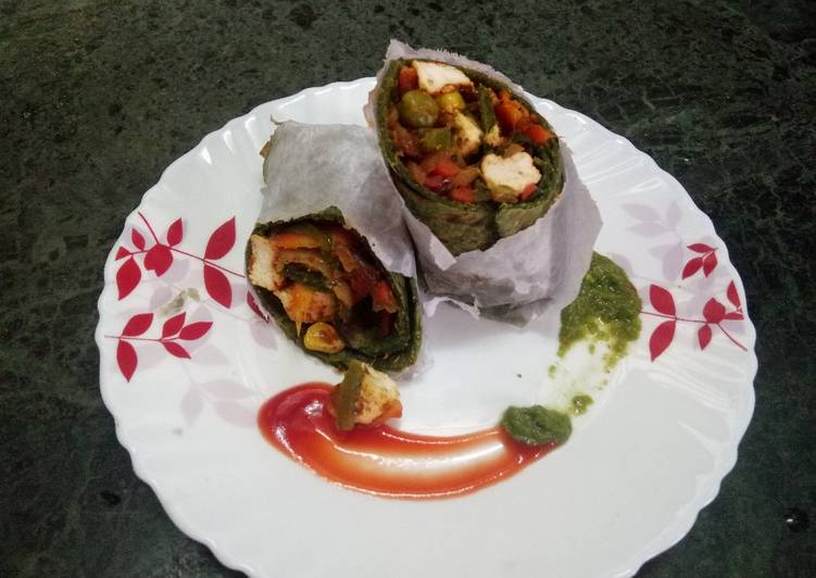 Recipe of Super Quick Homemade Palak veg roll (with the goodness of spinach)[ HEALTHY, DELICIOUS AND NUTRIOUS ]