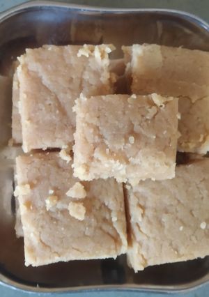 સુખડી (Sukhadi Recipe In Gujarati) રેસીપી મુખ્ય ફોટો