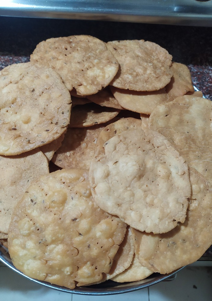 ફરસી પૂરી (Farsi Poori Recipe In Gujarati) રેસીપી મુખ્ય ફોટો