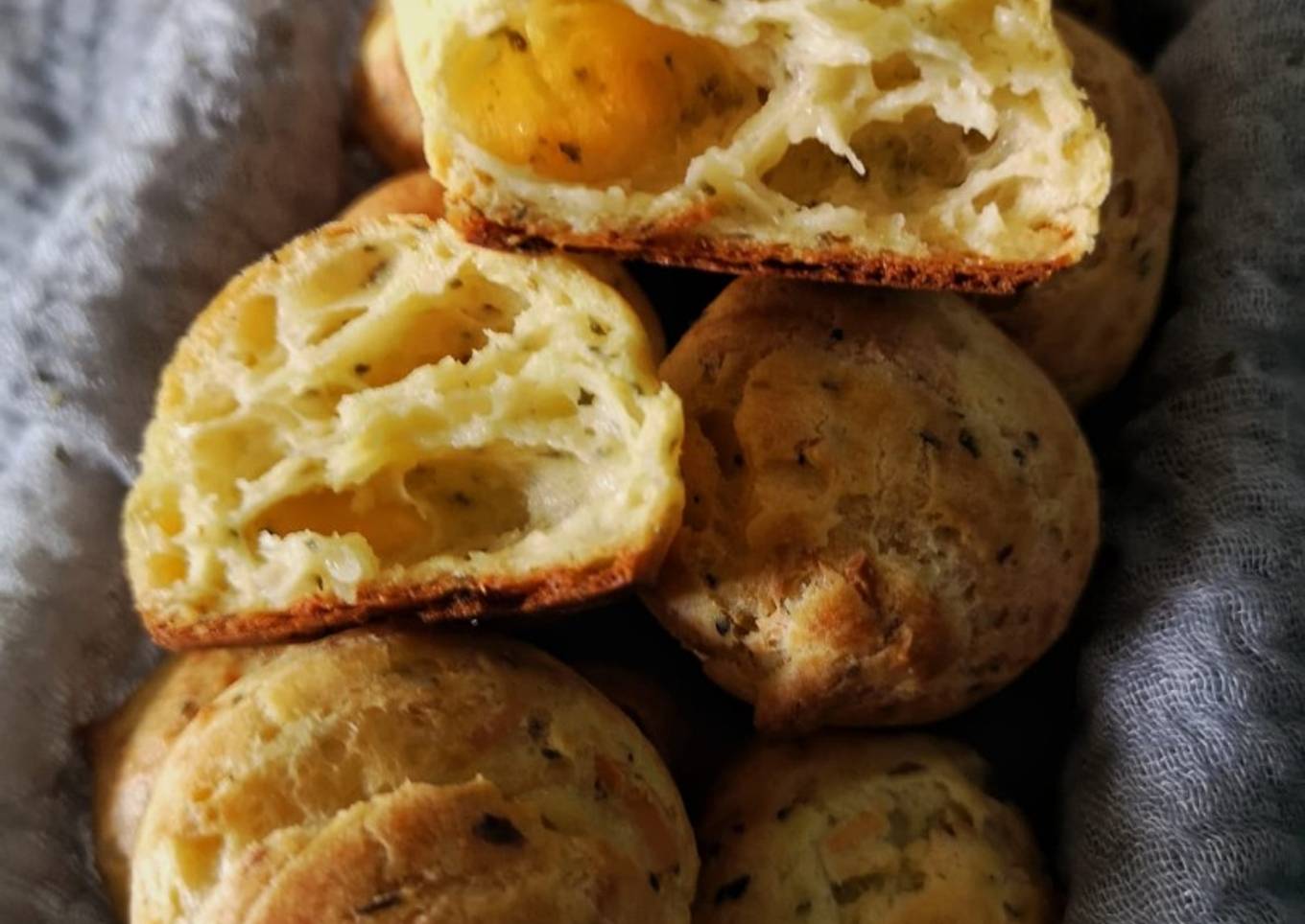 188. France Cheese Puffs