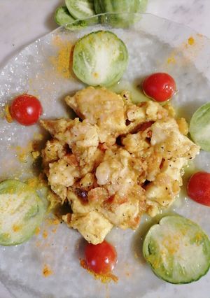 Foto di Bocconcini di petto di pollo ai pomodori verdi e curcuma