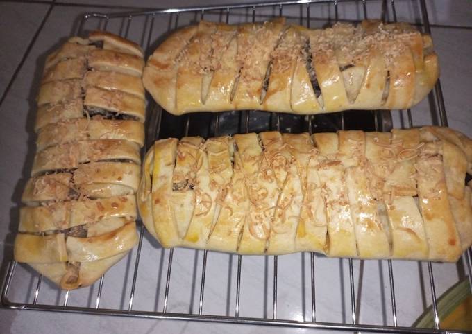 Langkah Mudah untuk Menyiapkan Strudel pisang coklat keju, Sempurna