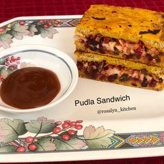 A picture of Pudla Sandwich.