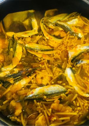 Una foto de Fideuá de boquerones
