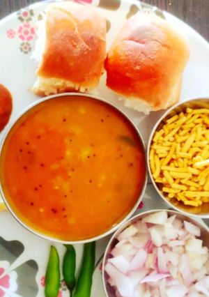 पाव भाजी (pav bhaji recipe in Hindi) रेसिपी मुख्य फोटो