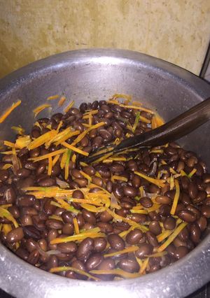 A picture of Njahi stew.
