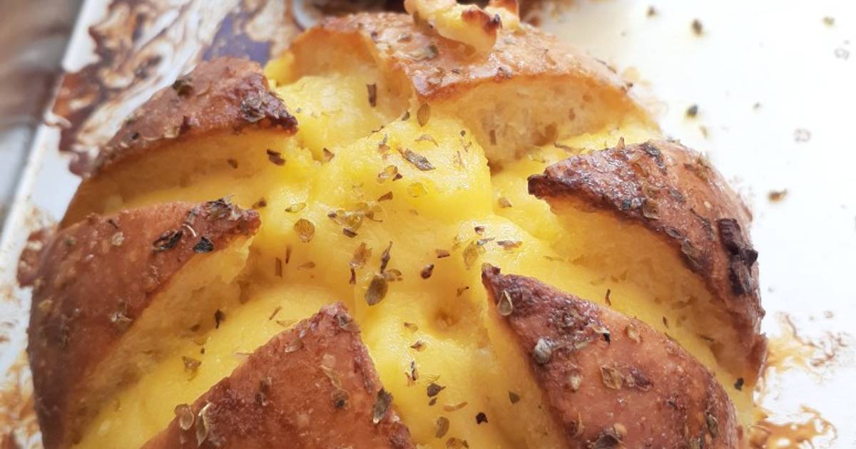 Resep Garlic Cheese Bread (baguette based) oleh Elvira Apriani Cookpad