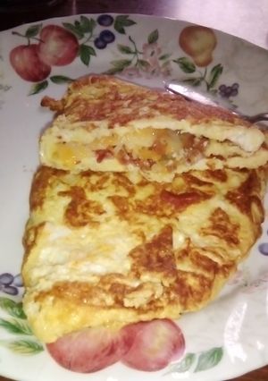 A picture of Cheesy bacon omelette.
