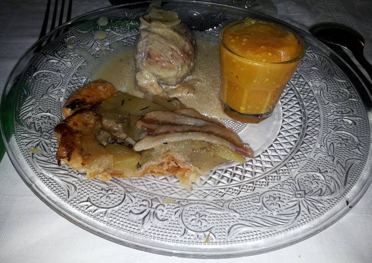 Filet mignon, tarta tatin de bacon y manzanas con melón con especias