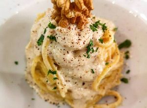 Foto di Pesto di noci con romano e noce moscata