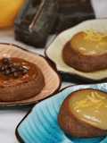 Biscotti fondanti al cioccolato con crema Mou e Lemon curd