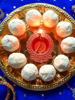 ரவா லட்டு (Rava laddo recipe in tamil) செய்முறை முக்கிய புகைப்படம்
