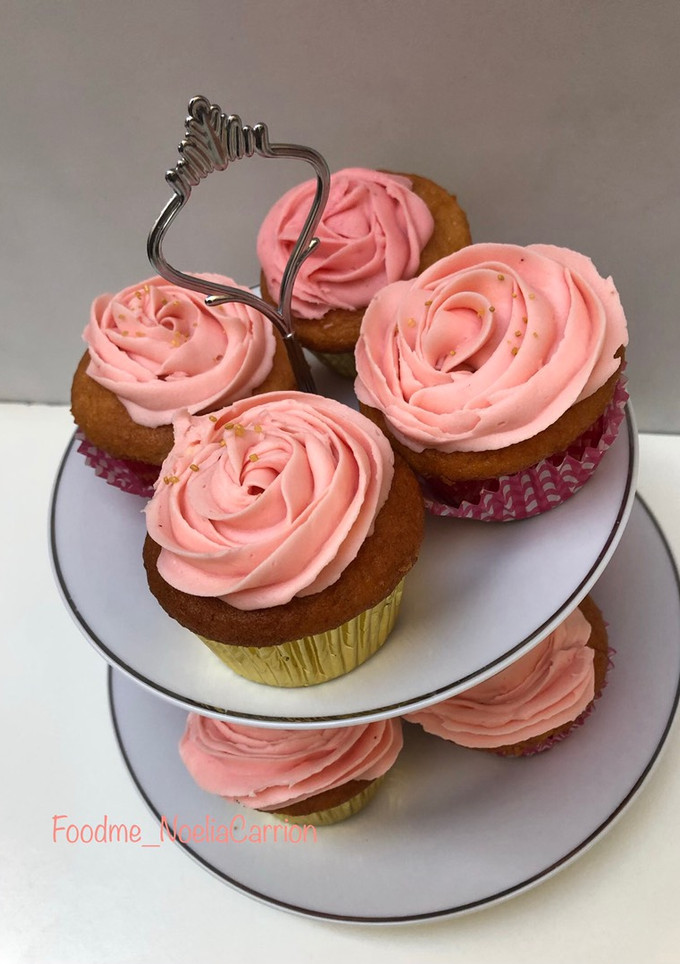 Una foto de 🎀🧁Pink cupcakes 🧁🎀