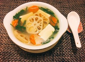 Hình của món Canh Củ Sen Hầm Với Tàu Hủ Nhật.