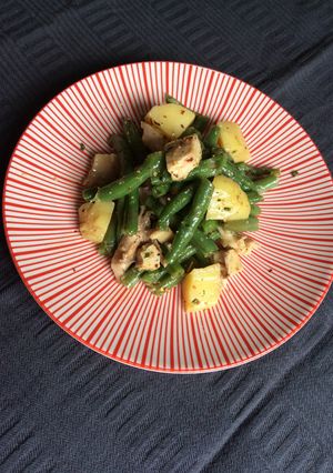 Une photo de Salade de poulet au haricots verts frais et pommes de terre