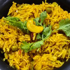 A picture of Pav bhaji biryani.