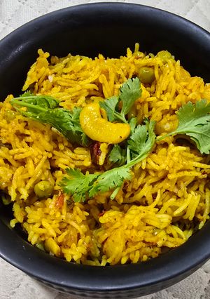 A picture of Pav bhaji biryani.