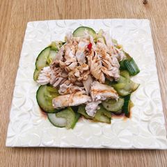A picture of Chicken cucumber and celery salad.