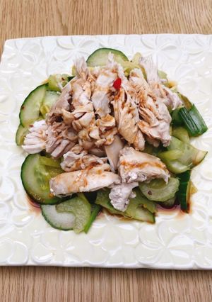 A picture of Chicken cucumber and celery salad.